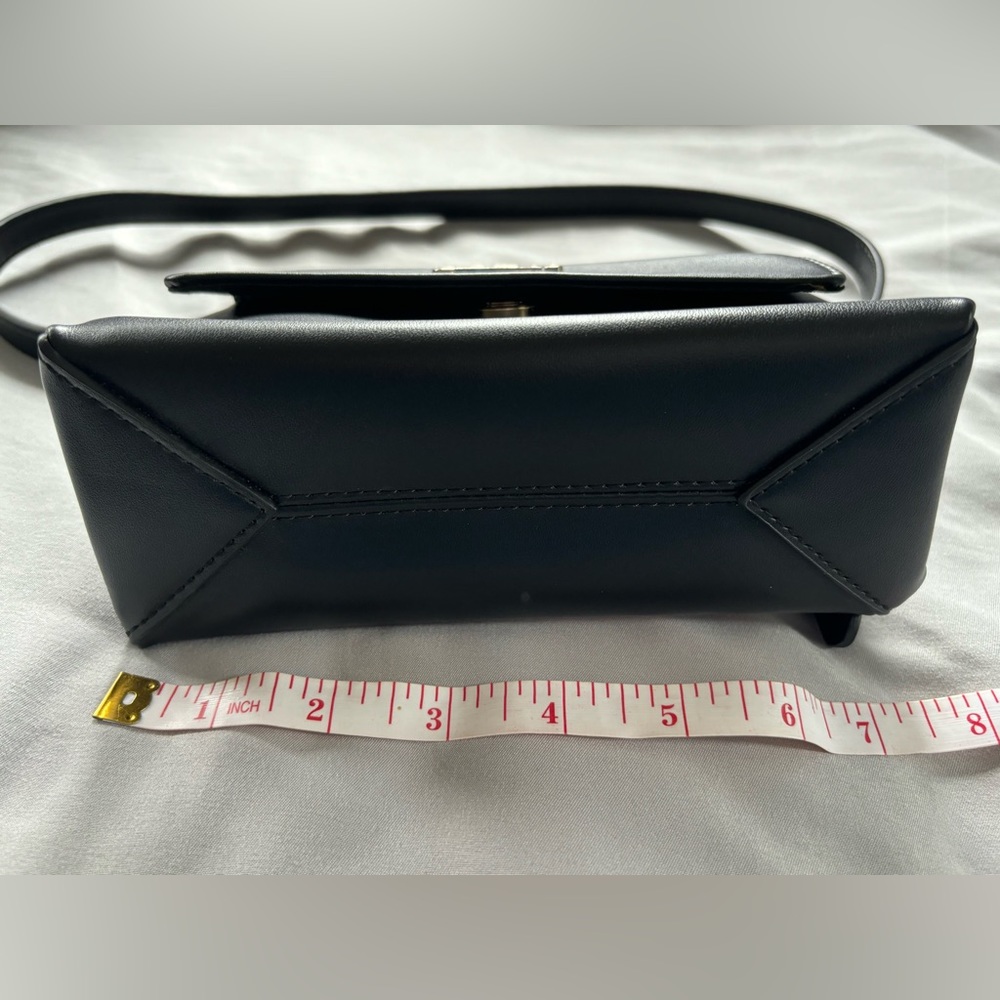 Mini Guess purse - Picture 7 of 7